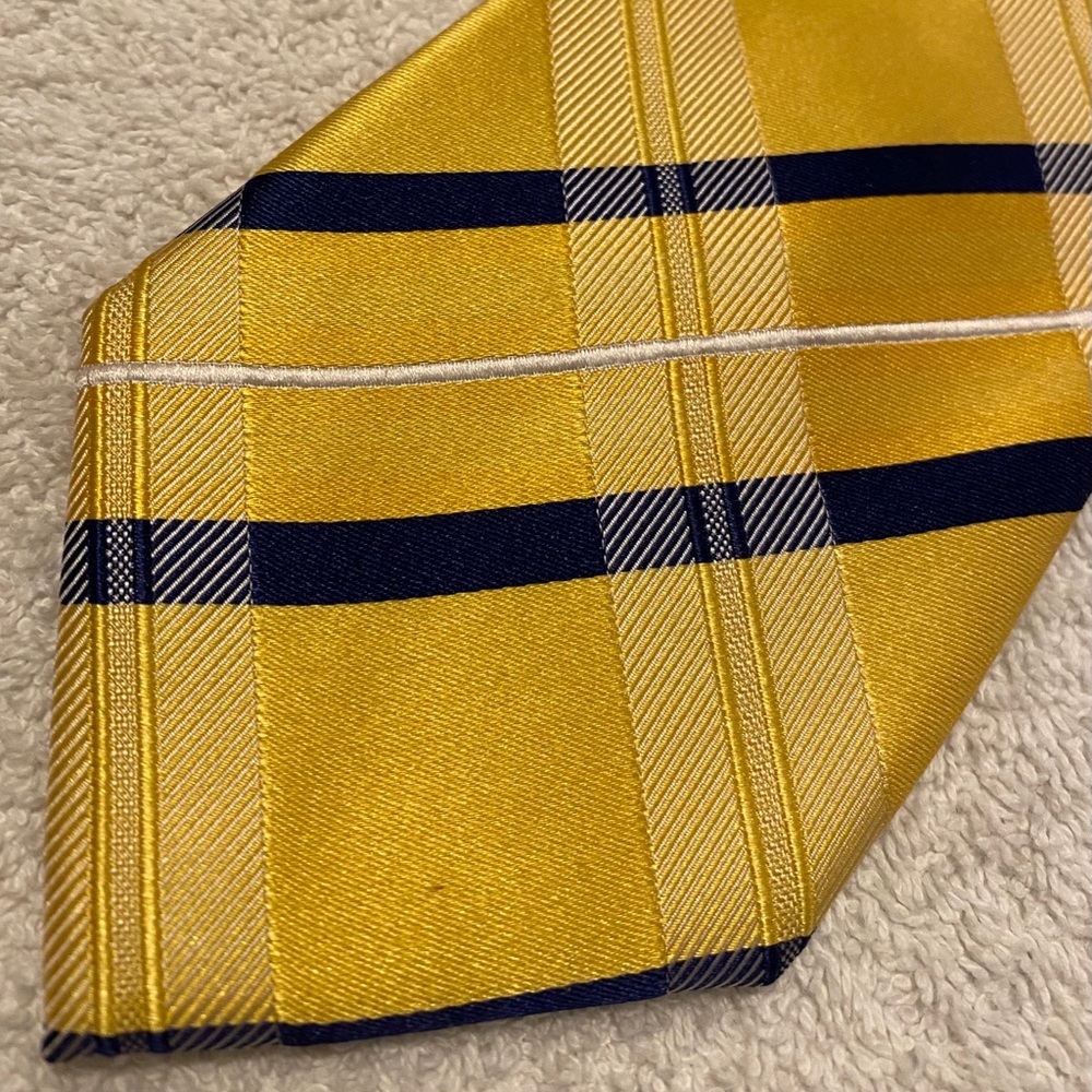 Brand New Super Stylish Tie By HERMOSA NEW YORK